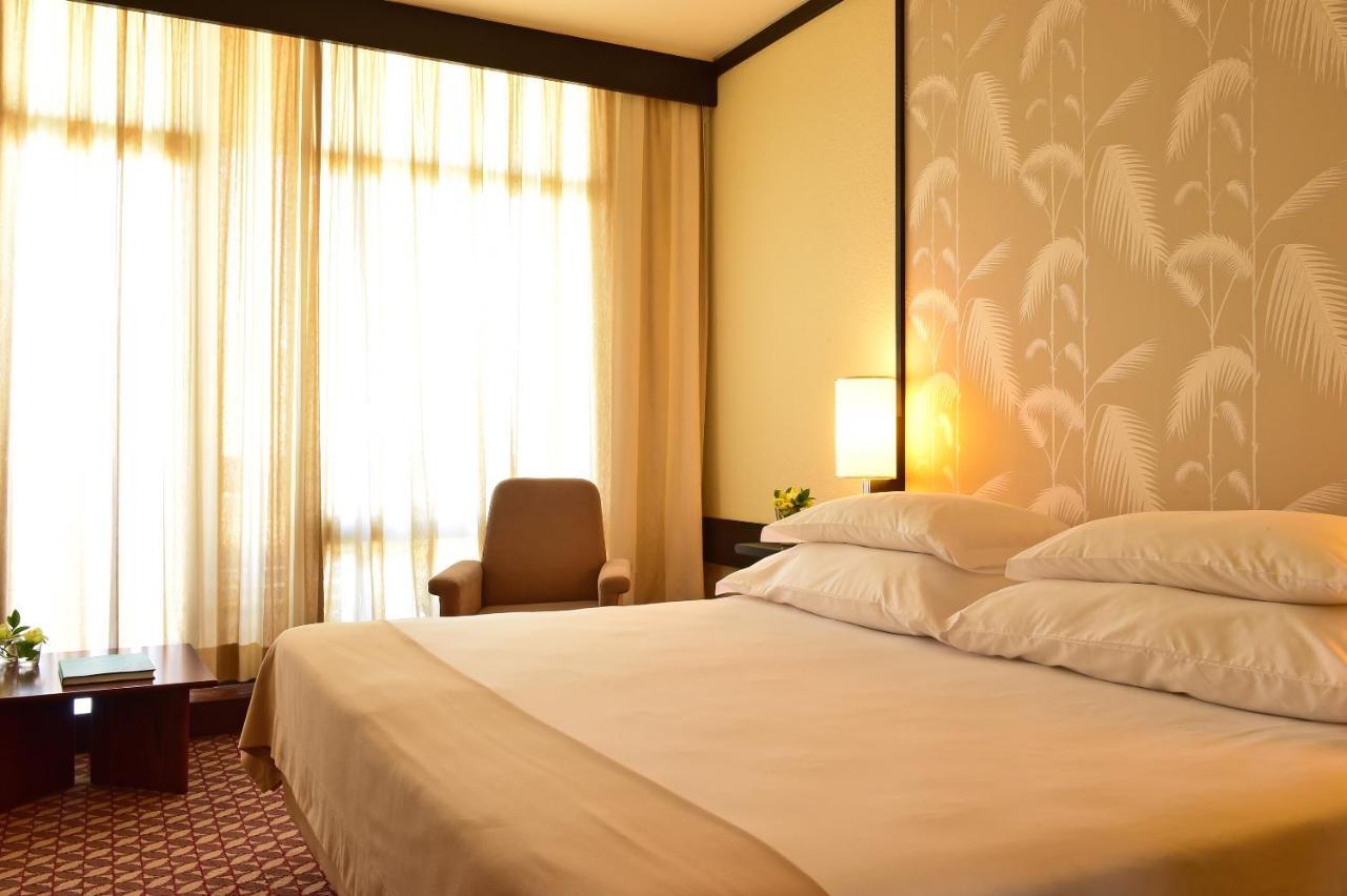 Pestana Casino Park Hotel & Casino Фуншал Екстер'єр фото A room at the hotel