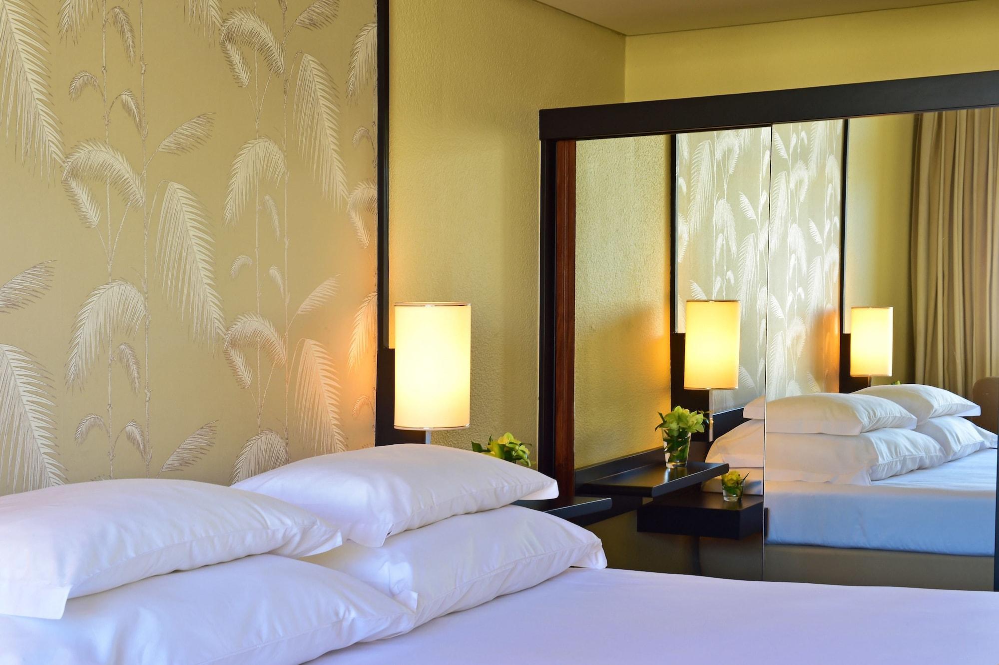 Pestana Casino Park Hotel & Casino Фуншал Екстер'єр фото A bedroom at the hotel