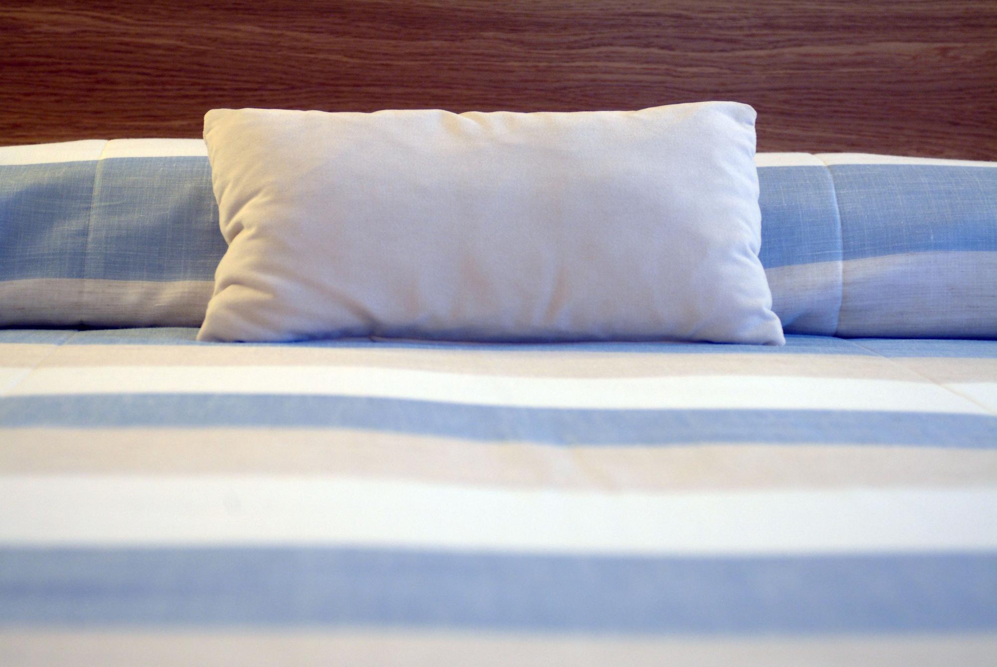 Pestana Casino Park Hotel & Casino Фуншал Екстер'єр фото A pillow on a bed