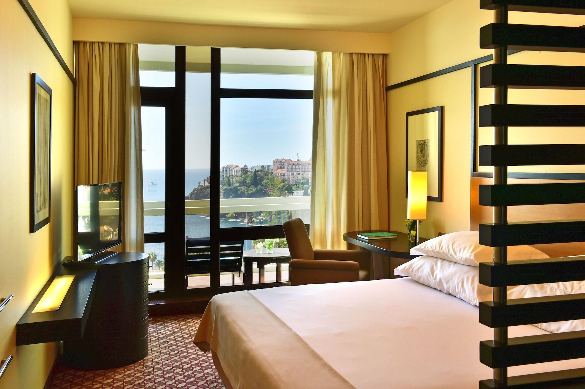 Pestana Casino Park Hotel & Casino Фуншал Екстер'єр фото A room at the hotel