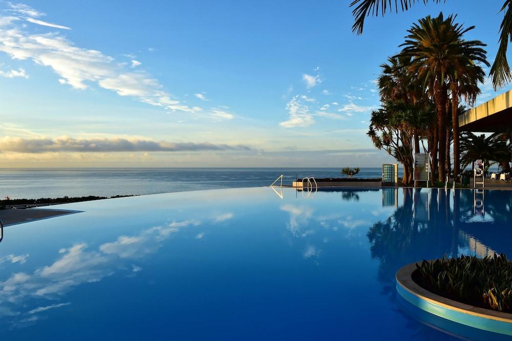 Pestana Casino Park Hotel & Casino Фуншал Екстер'єр фото Infinity pool at the Sheraton Maldives Resort & Spa