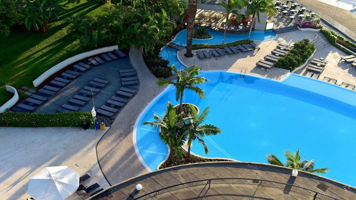 Pestana Casino Park Hotel & Casino Фуншал Екстер'єр фото The pool at the hotel